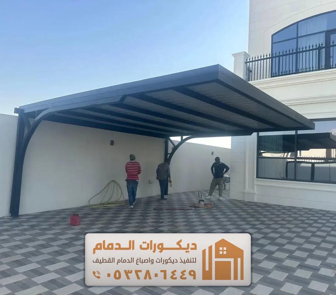 فني تركيب مظلات في تاروت